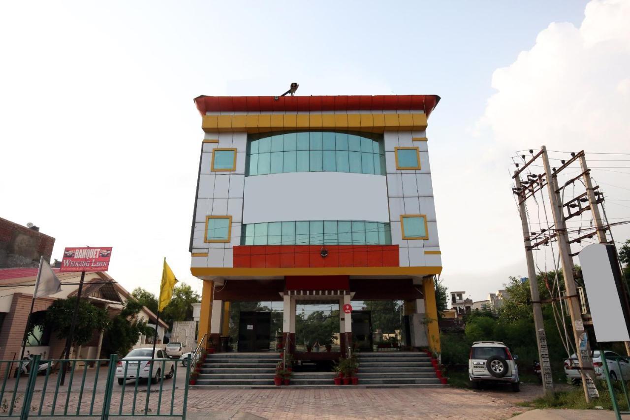 Capital O 10990 Hotel Gobind Regency Zirakpur Екстер'єр фото