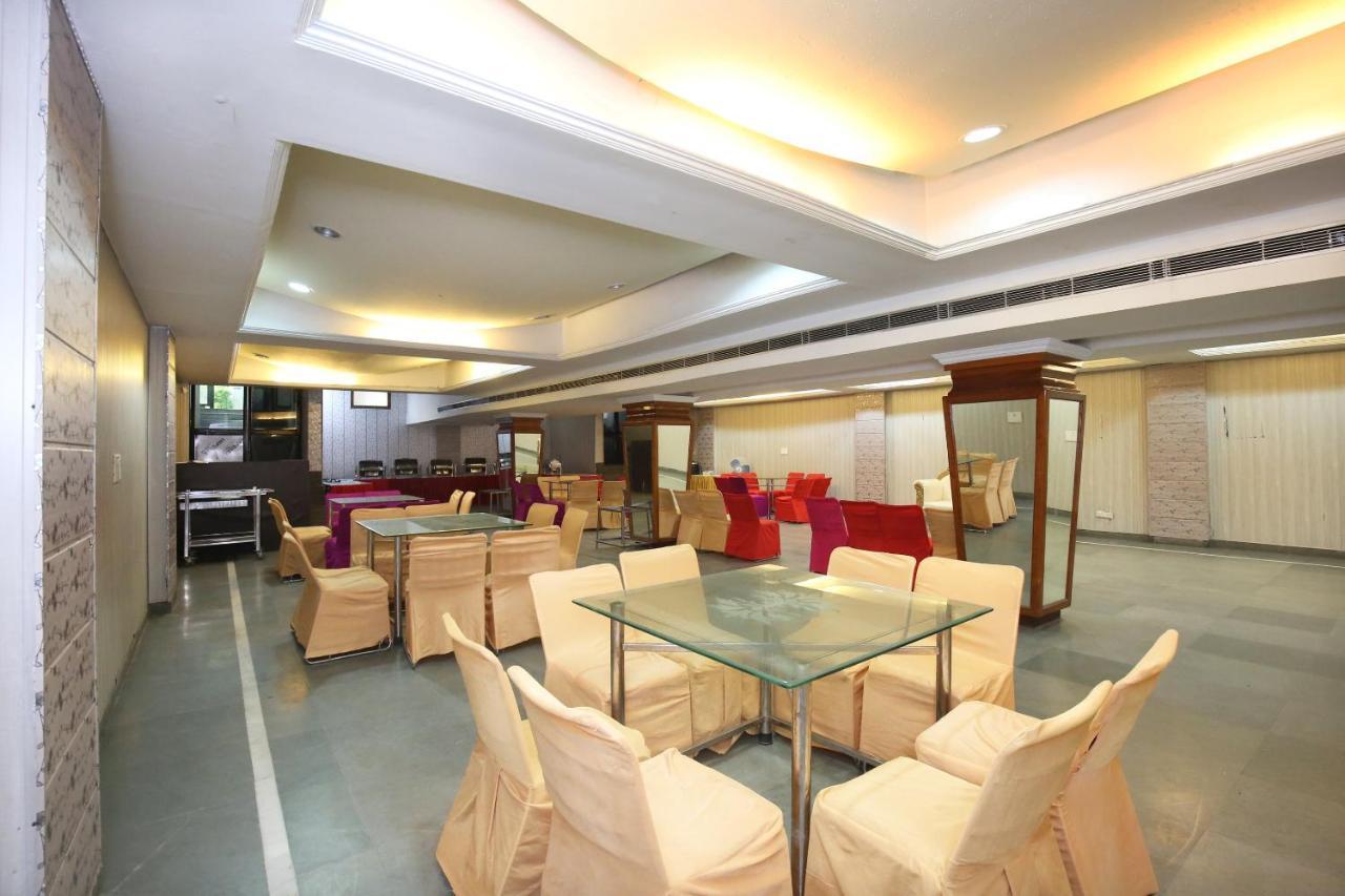 Capital O 10990 Hotel Gobind Regency Zirakpur Екстер'єр фото