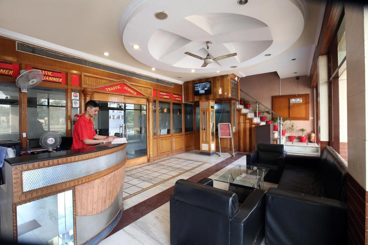 Capital O 10990 Hotel Gobind Regency Zirakpur Екстер'єр фото